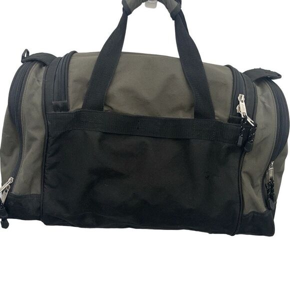 Jeep travel equipment duffel bag, two side pockets, and a large middle pocket vi - Picture 11 of 16